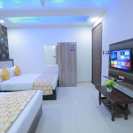 Oaks Inn Plaza Delhi Airport Ню Делхи Екстериор снимка