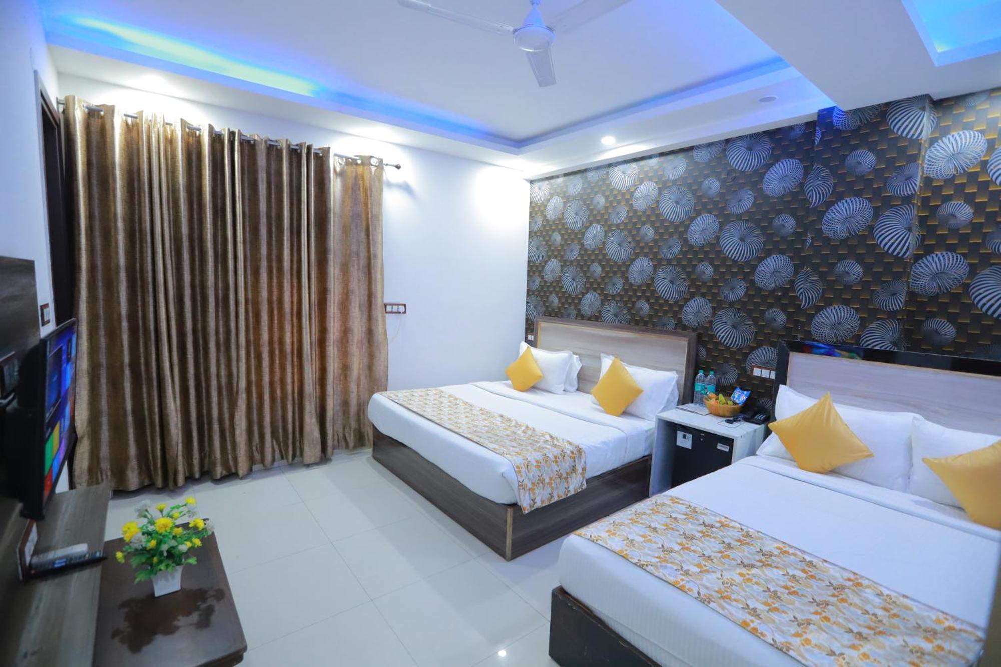 Oaks Inn Plaza Delhi Airport Ню Делхи Екстериор снимка