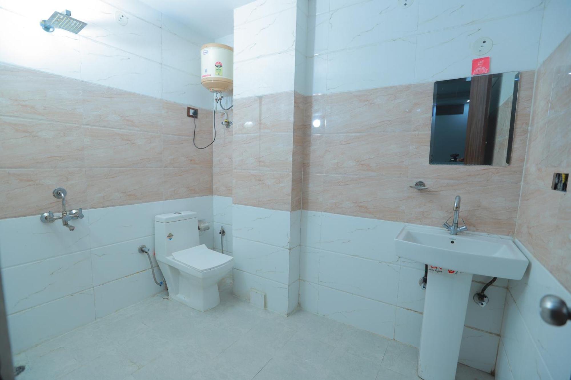 Oaks Inn Plaza Delhi Airport Ню Делхи Екстериор снимка